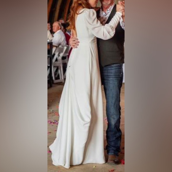 All Who Wander Siena Wedding Dress - Picture 2 of 9